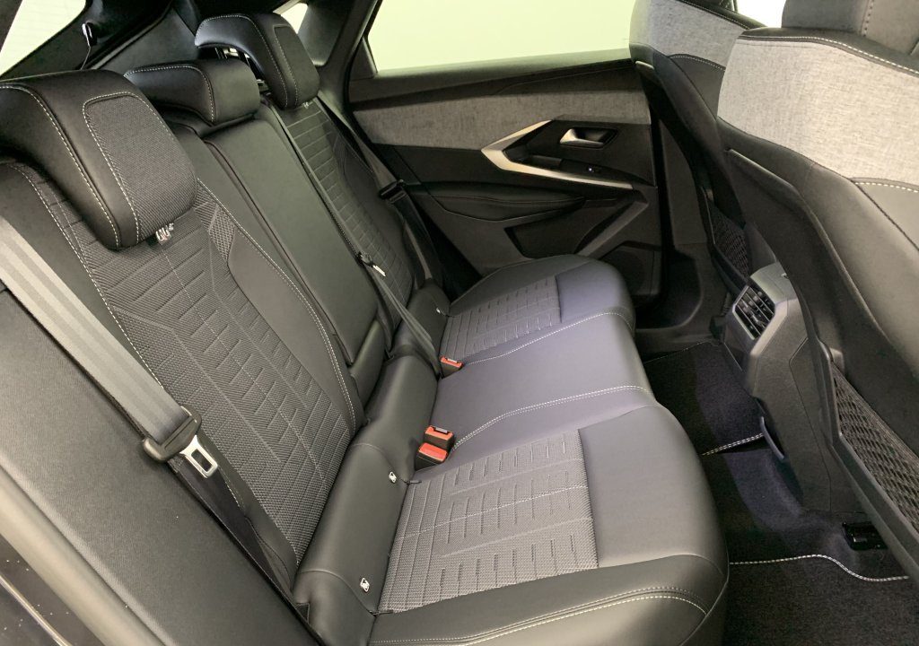 Peugeot 3008 Hybrid 145 e-DCS6 GT