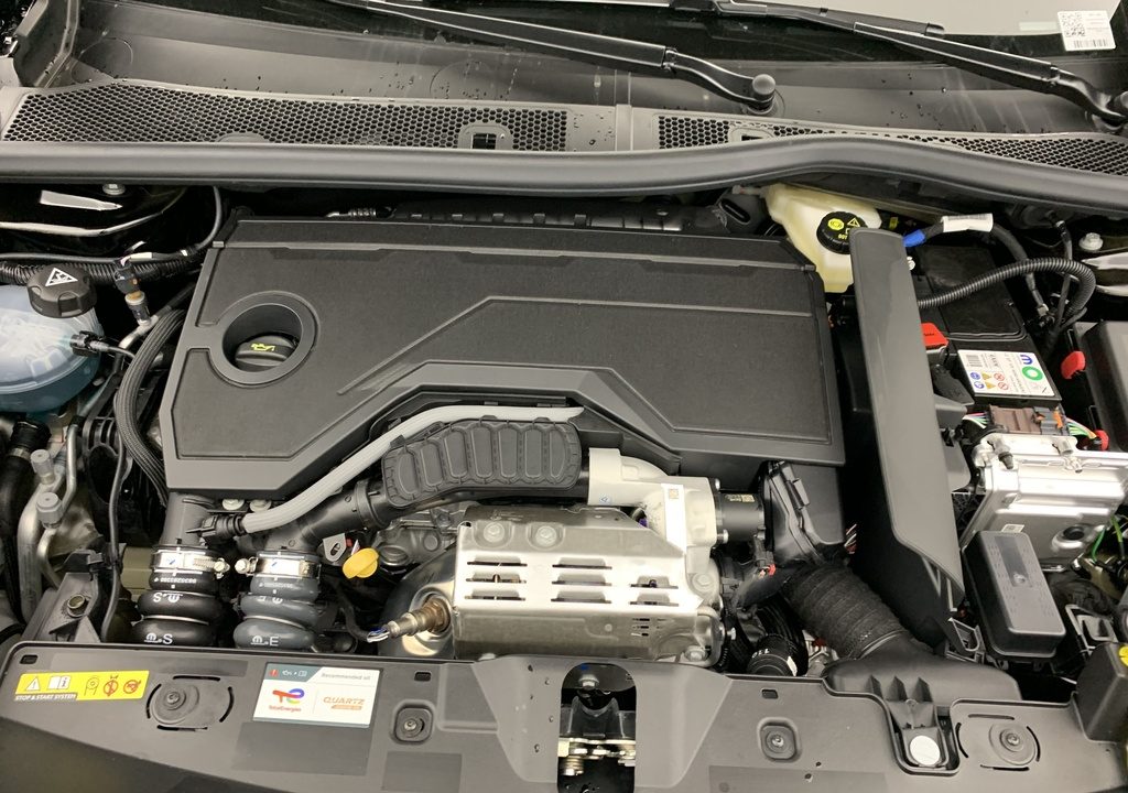 Peugeot 2008 Hybrid 145 e-DCS6 Allure