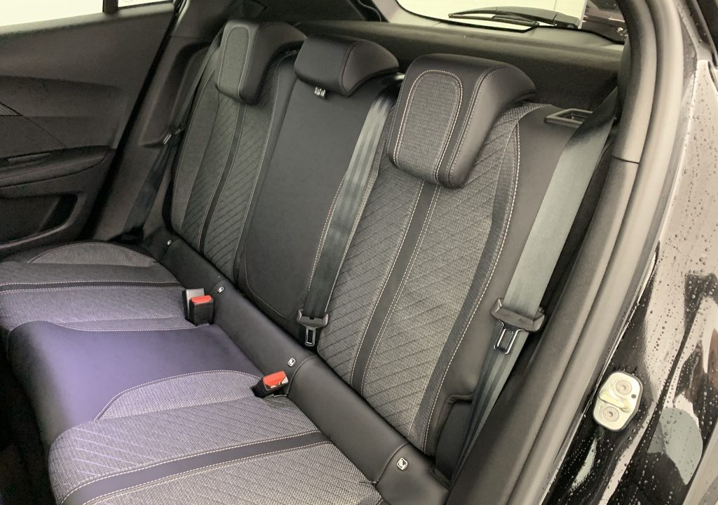 Peugeot 2008 Hybrid 145 e-DCS6 Allure