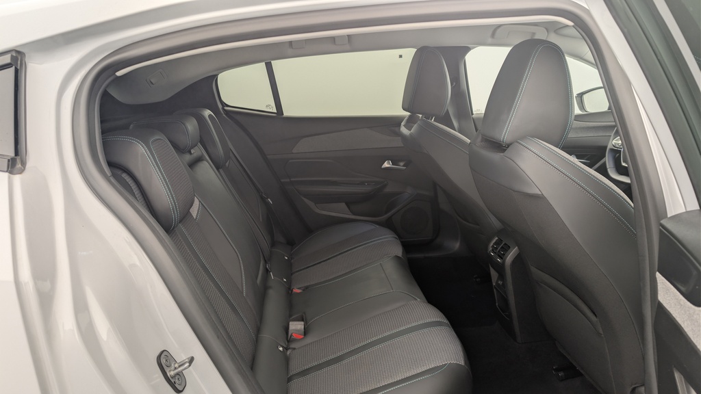 Peugeot 408 Hybrid 136 e-DCS6 Allure