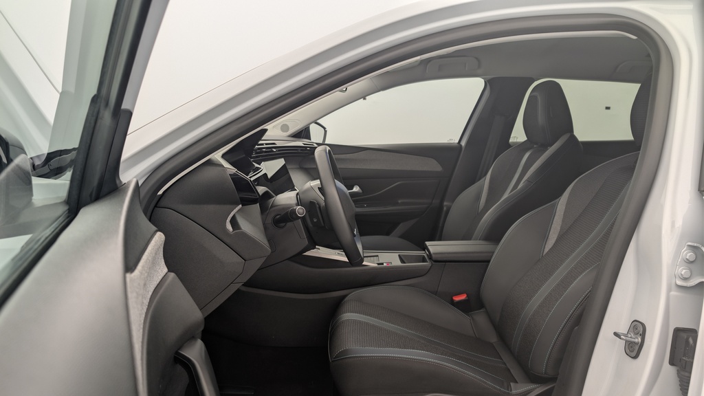 Peugeot 408 Hybrid 136 e-DCS6 Allure