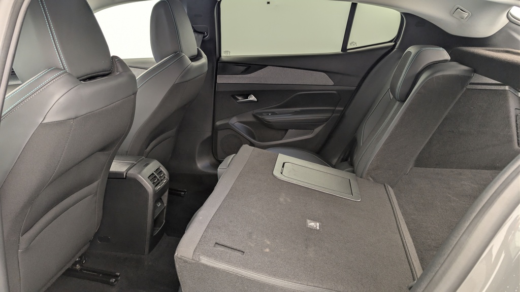 Peugeot 408 Hybrid 145 e-DCS6 Allure