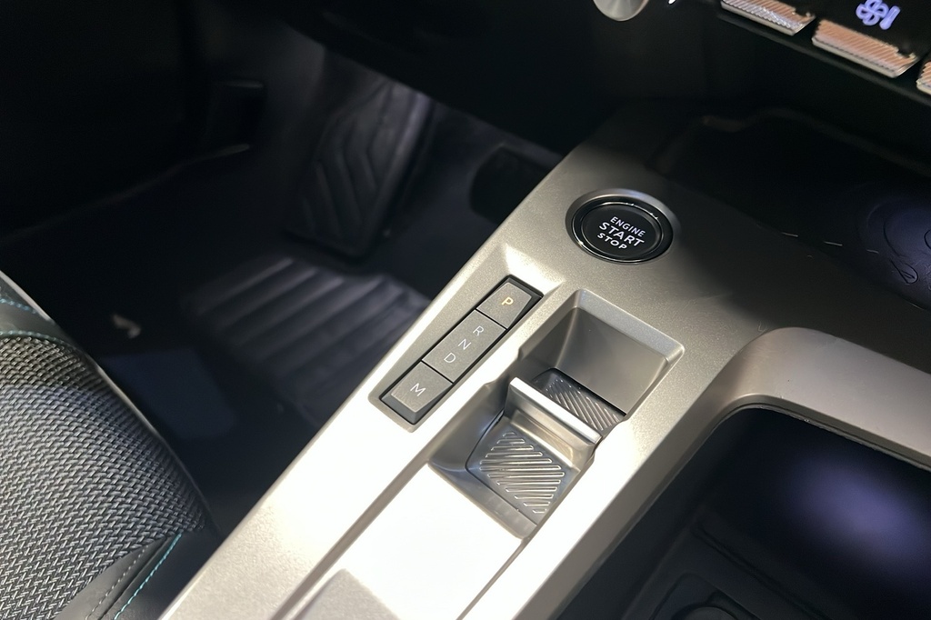 Peugeot 408 Hybrid 145 e-DCS6 Allure