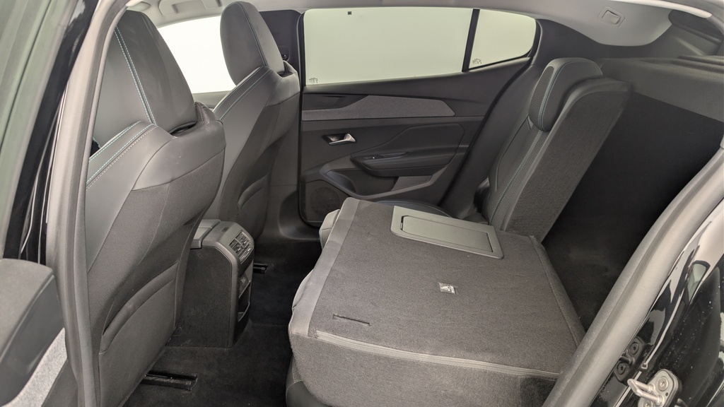 Peugeot 408 Hybrid 145 e-DCS6 Allure