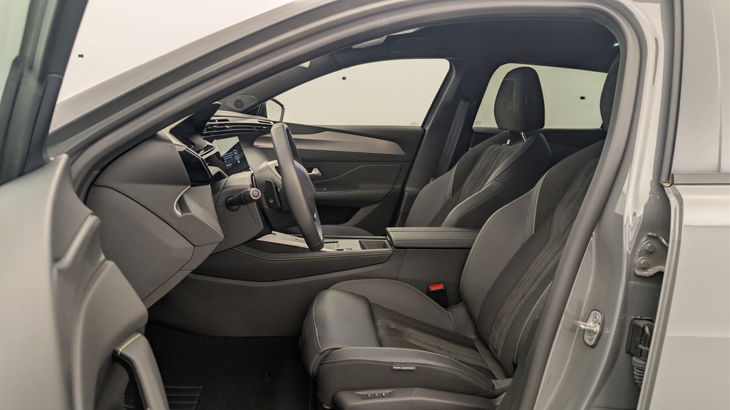 Peugeot 408 Hybrid 145 e-DCS6 GT