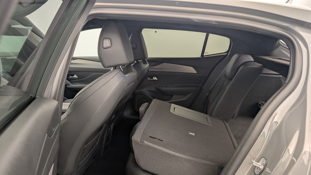 Peugeot 408 Hybrid 145 e-DCS6 GT