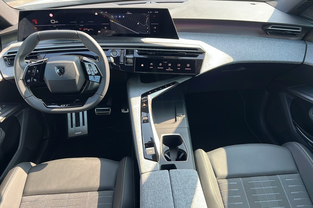 Peugeot 5008 Hybrid 145 e-DCS6 GT