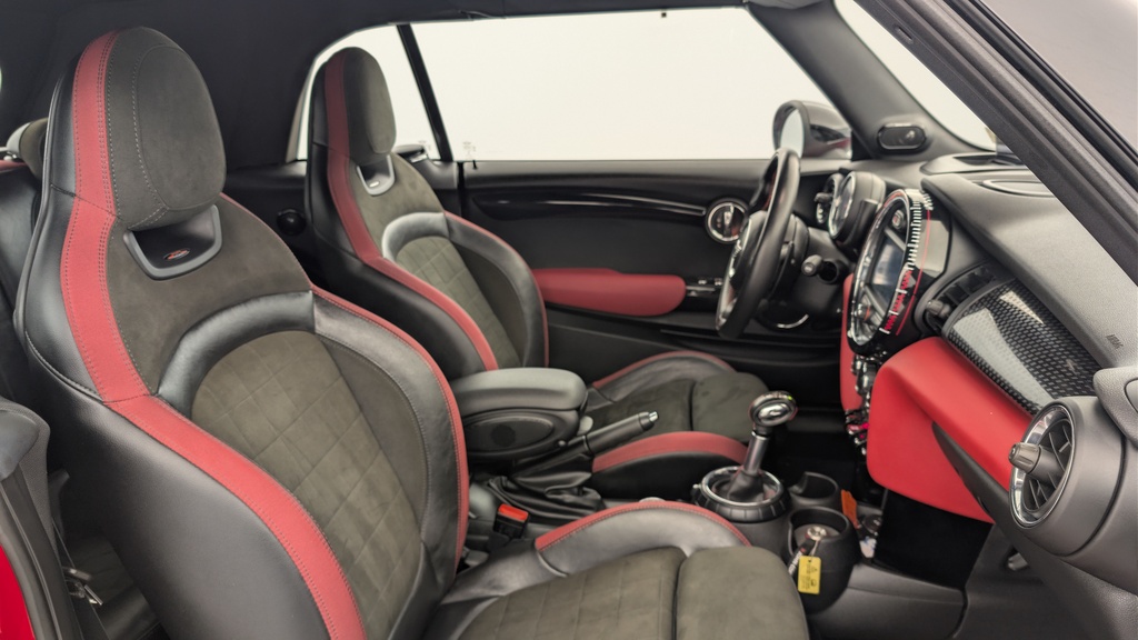 Mini CABRIOLET F57 231 CH JOHN COOPER WORKS BVA6 FINITION JCW EXCLUSIVE DESIGN
