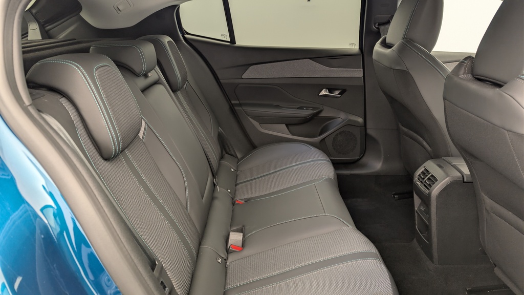 Peugeot 408 Hybrid 136 e-DCS6 Allure