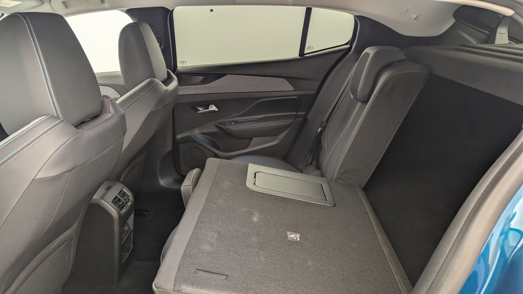 Peugeot 408 Hybrid 136 e-DCS6 Allure