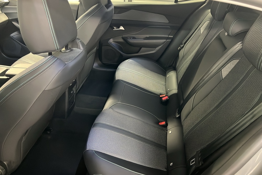 Peugeot 408 Hybrid 136 e-DCS6 Allure