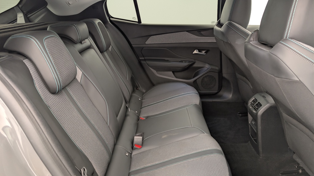 Peugeot 408 Hybrid 136 e-DCS6 Allure