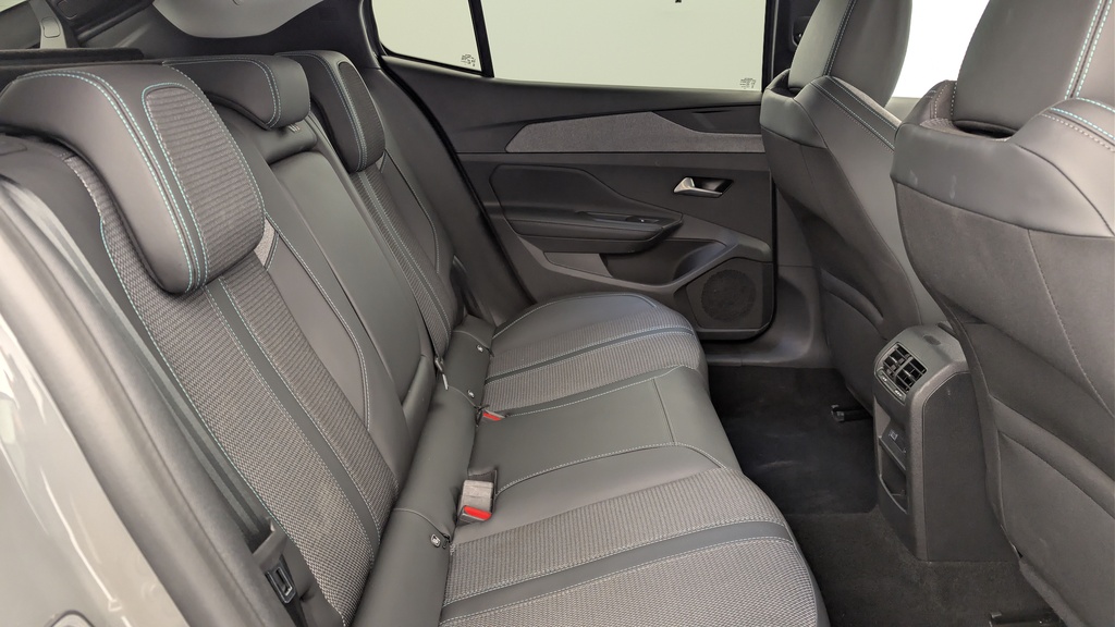 Peugeot 408 Hybrid 136 e-DCS6 Allure
