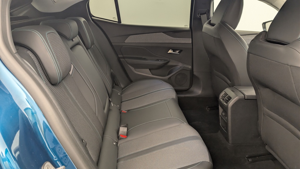 Peugeot 408 Hybrid 136 e-DCS6 Allure