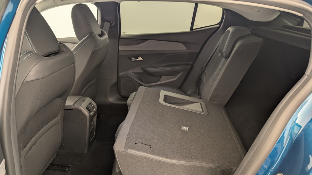 Peugeot 408 Hybrid 136 e-DCS6 Allure