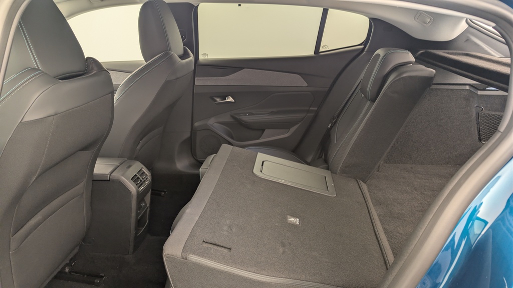 Peugeot 408 Hybrid 136 e-DCS6 Allure