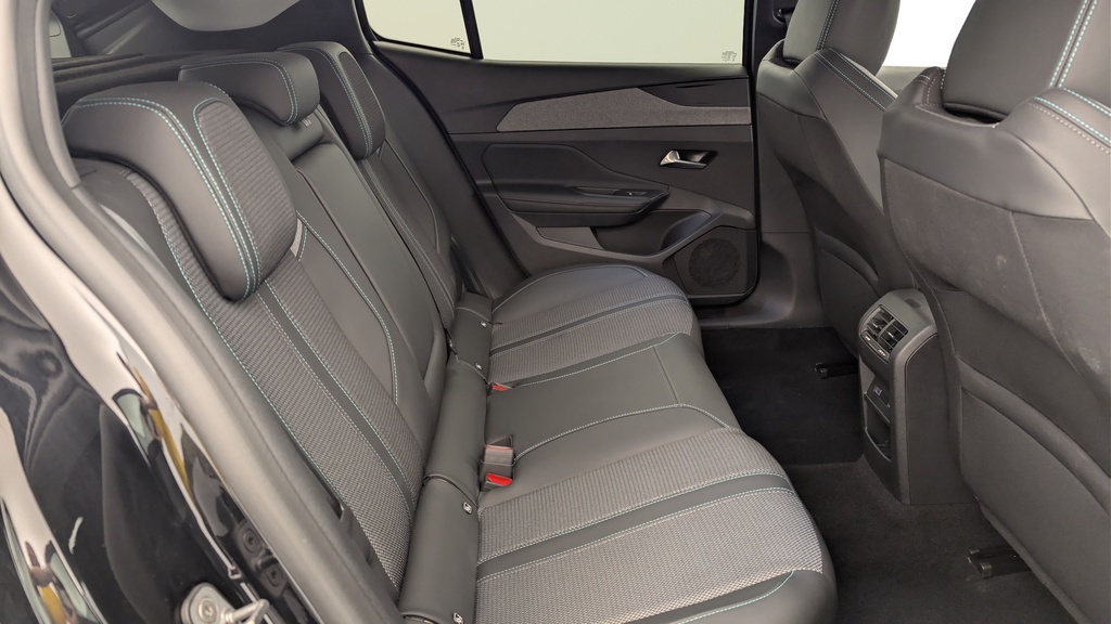 Peugeot 408 Hybrid 136 e-DCS6 Allure