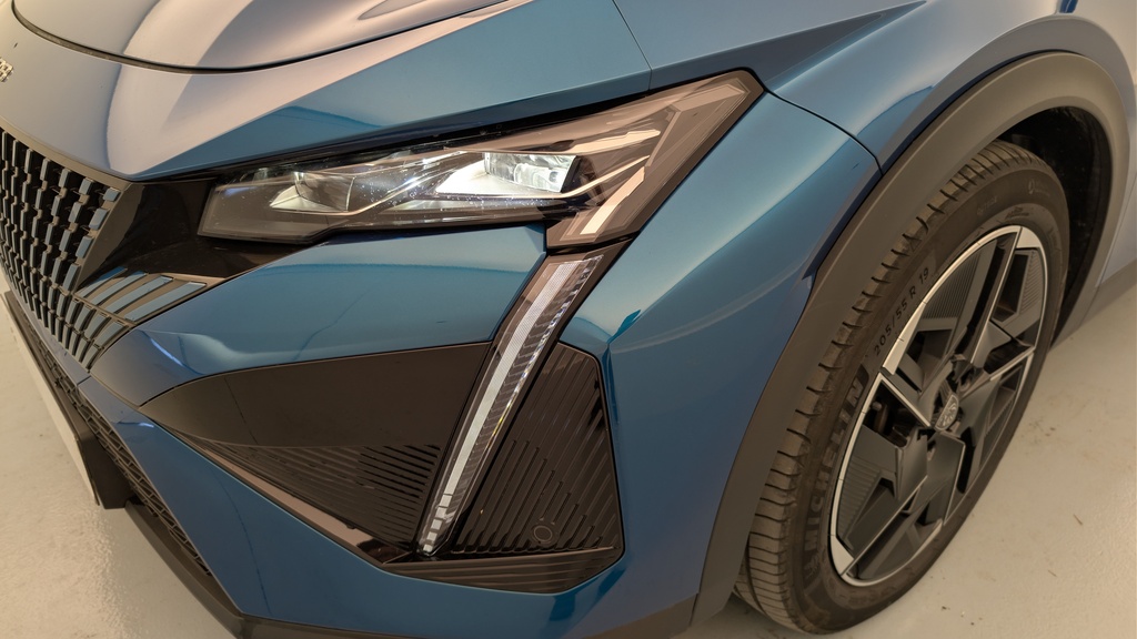Peugeot 408 Hybrid 145 e-DCS6 GT