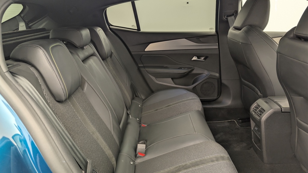 Peugeot 408 Hybrid 145 e-DCS6 GT