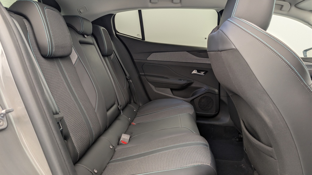 Peugeot 408 Hybrid 145 e-DCS6 Allure