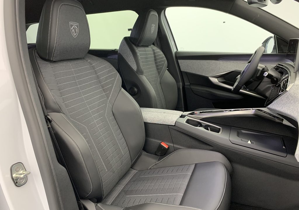 Peugeot 5008 Hybrid 145 e-DCS6 GT