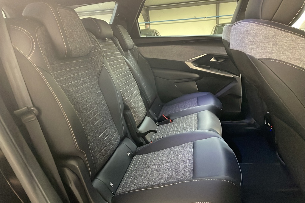 Peugeot 5008 HYBRID 145 CH E-DCS6 ALLURE
