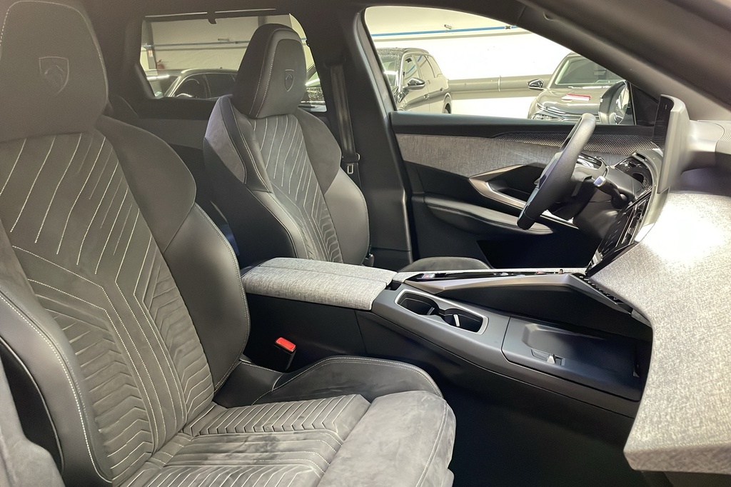 Peugeot 5008 HYBRID 145CH E-DCS6 GT