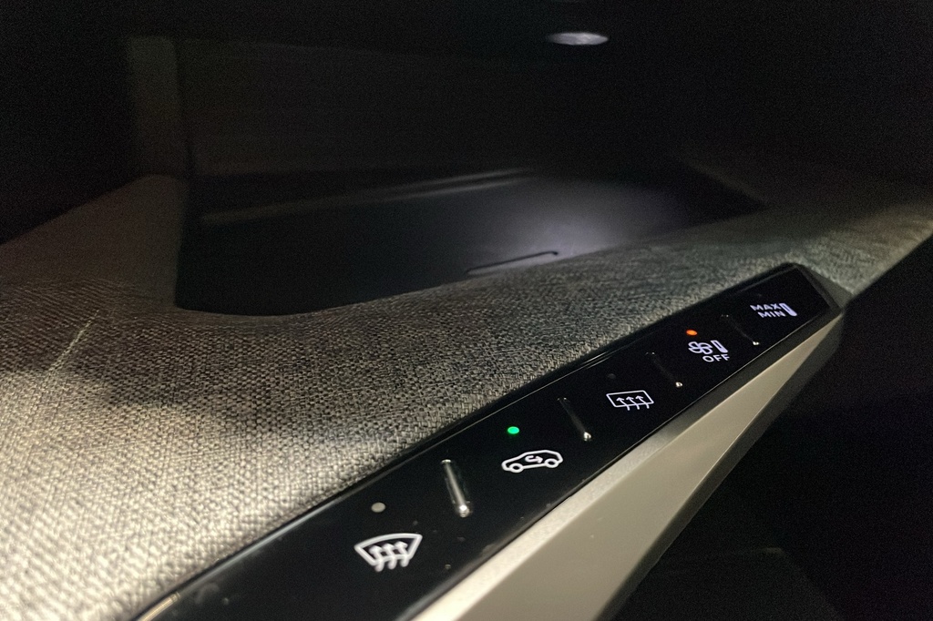 Peugeot 5008 HYBRID 145CH E-DCS6 GT