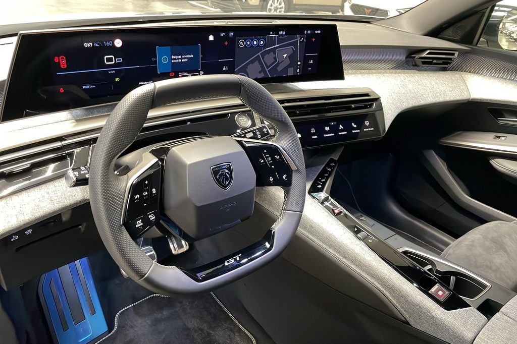 Peugeot 5008 HYBRID 145CH E-DCS6 GT