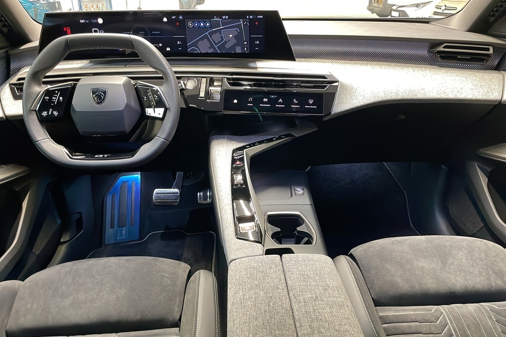 Peugeot 5008 HYBRID 145CH E-DCS6 GT