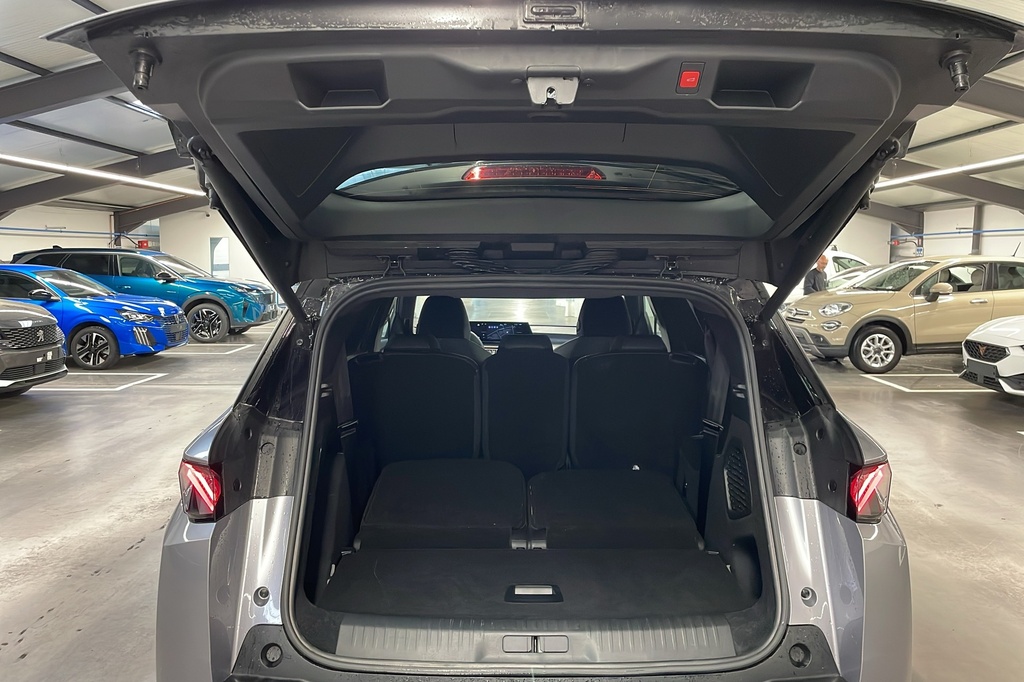 Peugeot 5008 HYBRID 145CH E-DCS6 GT