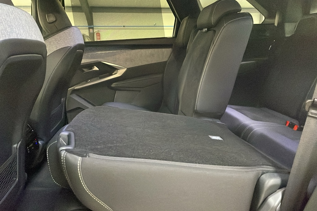 Peugeot 5008 HYBRID 145CH E-DCS6 GT