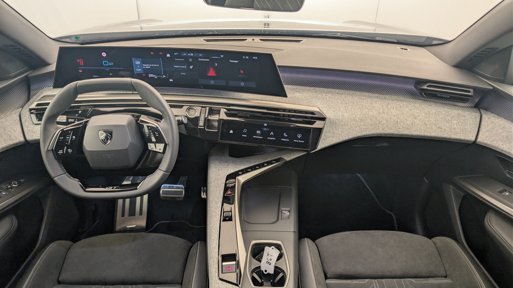 Peugeot 5008 HYBRID 145CH E-DCS6 GT