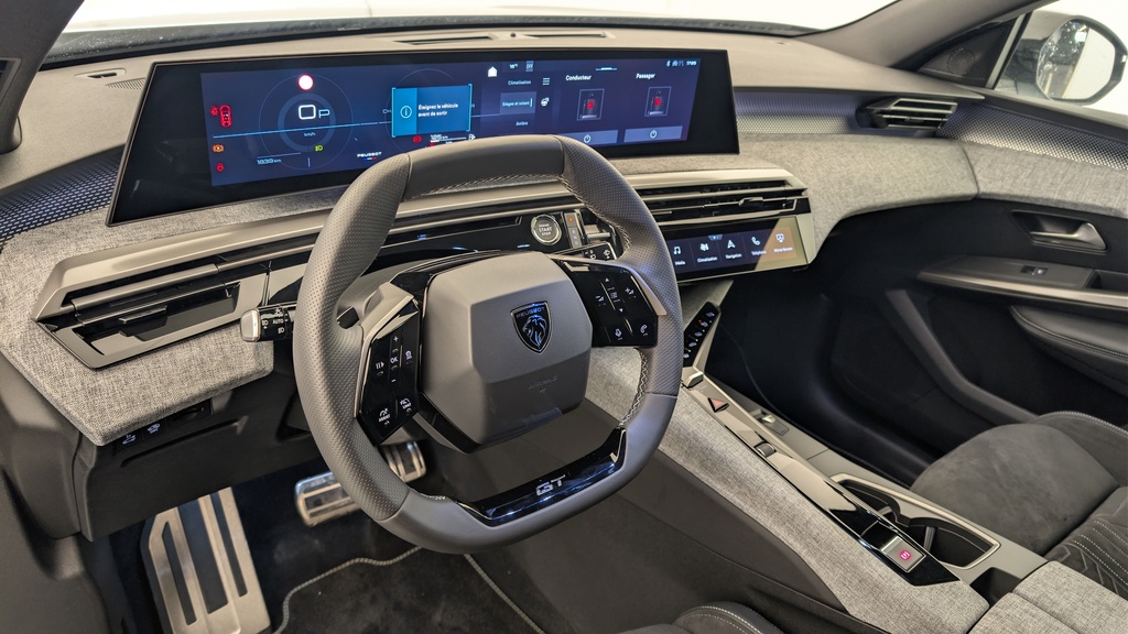 Peugeot 5008 HYBRID 145CH E-DCS6 GT