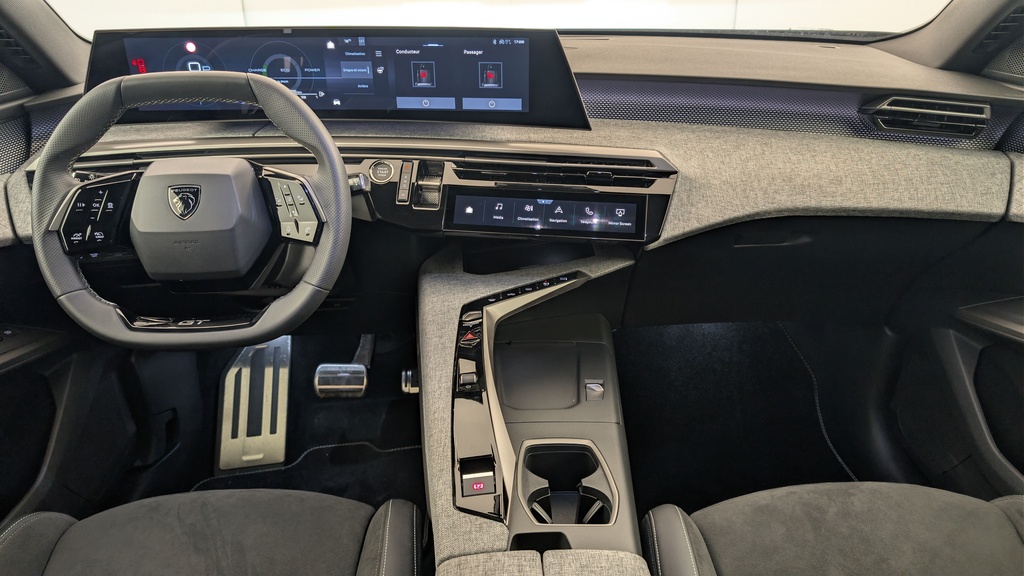 Peugeot 5008 HYBRID 145CH E-DCS6 GT
