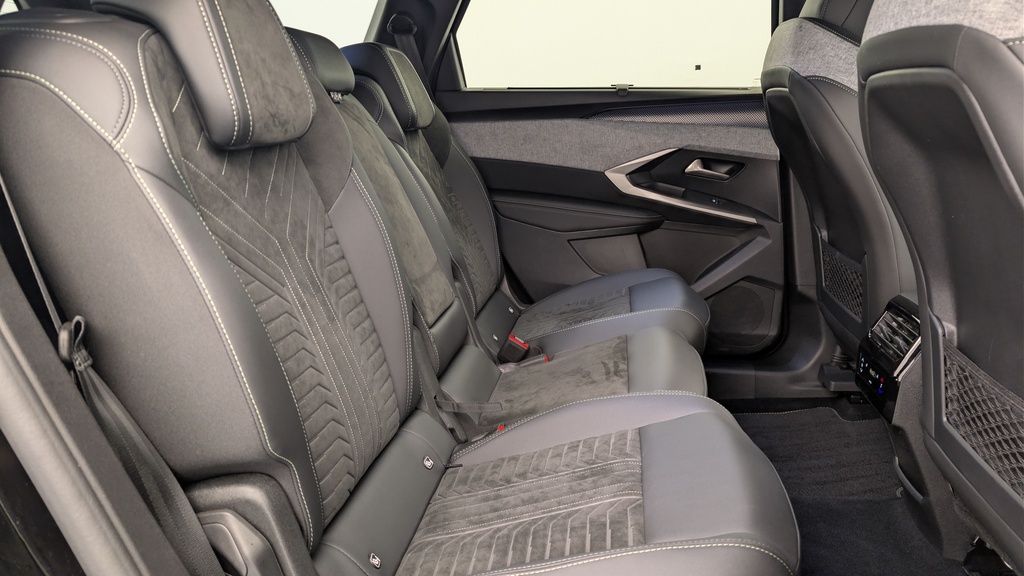 Peugeot 5008 HYBRID 145CH E-DCS6 GT