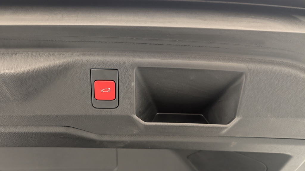 Peugeot 5008 HYBRID 145CH E-DCS6 GT