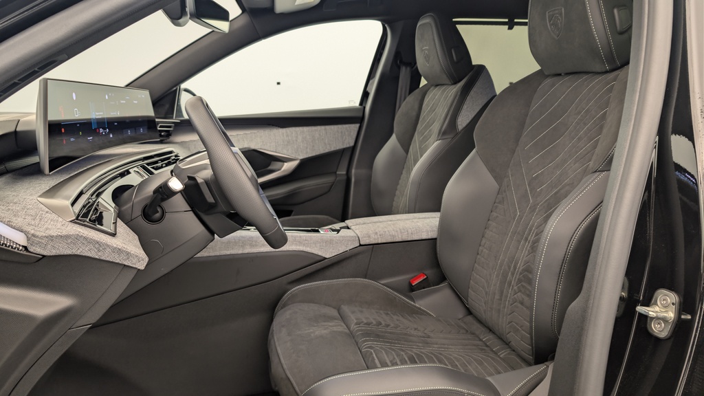 Peugeot 5008 HYBRID 145CH E-DCS6 GT