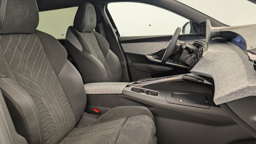 Peugeot 5008 HYBRID 145CH E-DCS6 GT