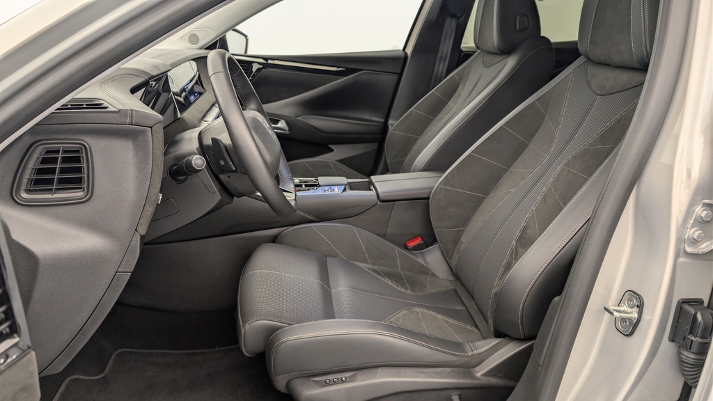 Ds DS4 PureTech 130 EAT8 Etoile – Alcantara