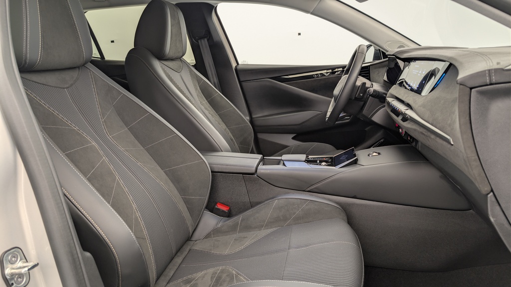 Ds DS4 PureTech 130 EAT8 Etoile – Alcantara
