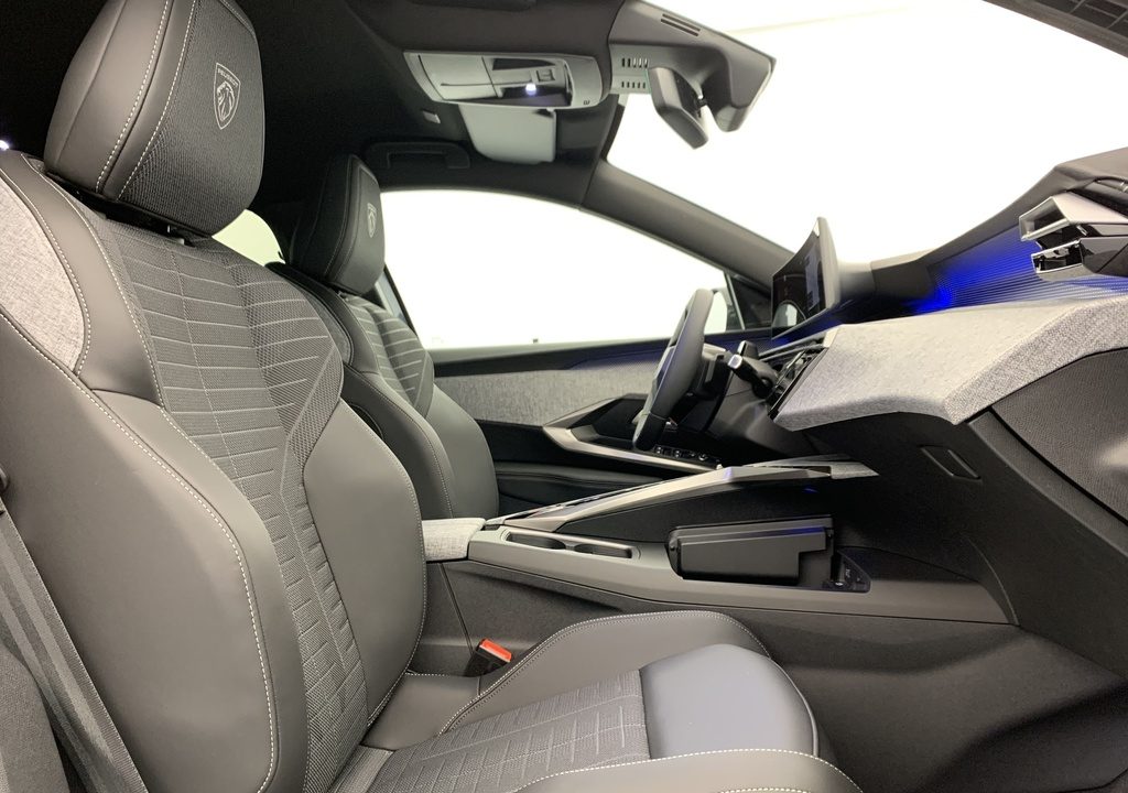 Peugeot 5008 HYBRID 145CH E-DCS6 GT