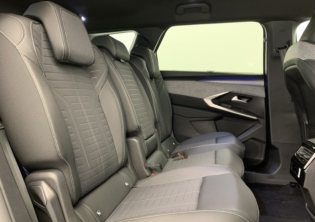 Peugeot 5008 HYBRID 145CH E-DCS6 GT